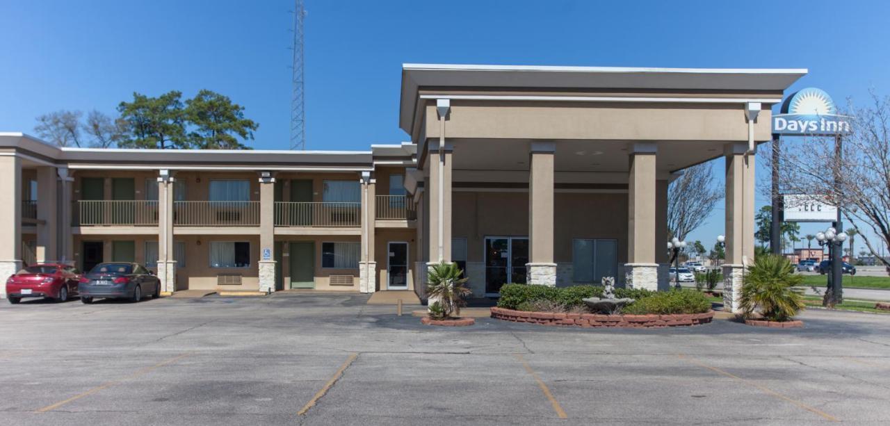 Days Inn By Wyndham Shenandoah The Woodlands Exterior photo